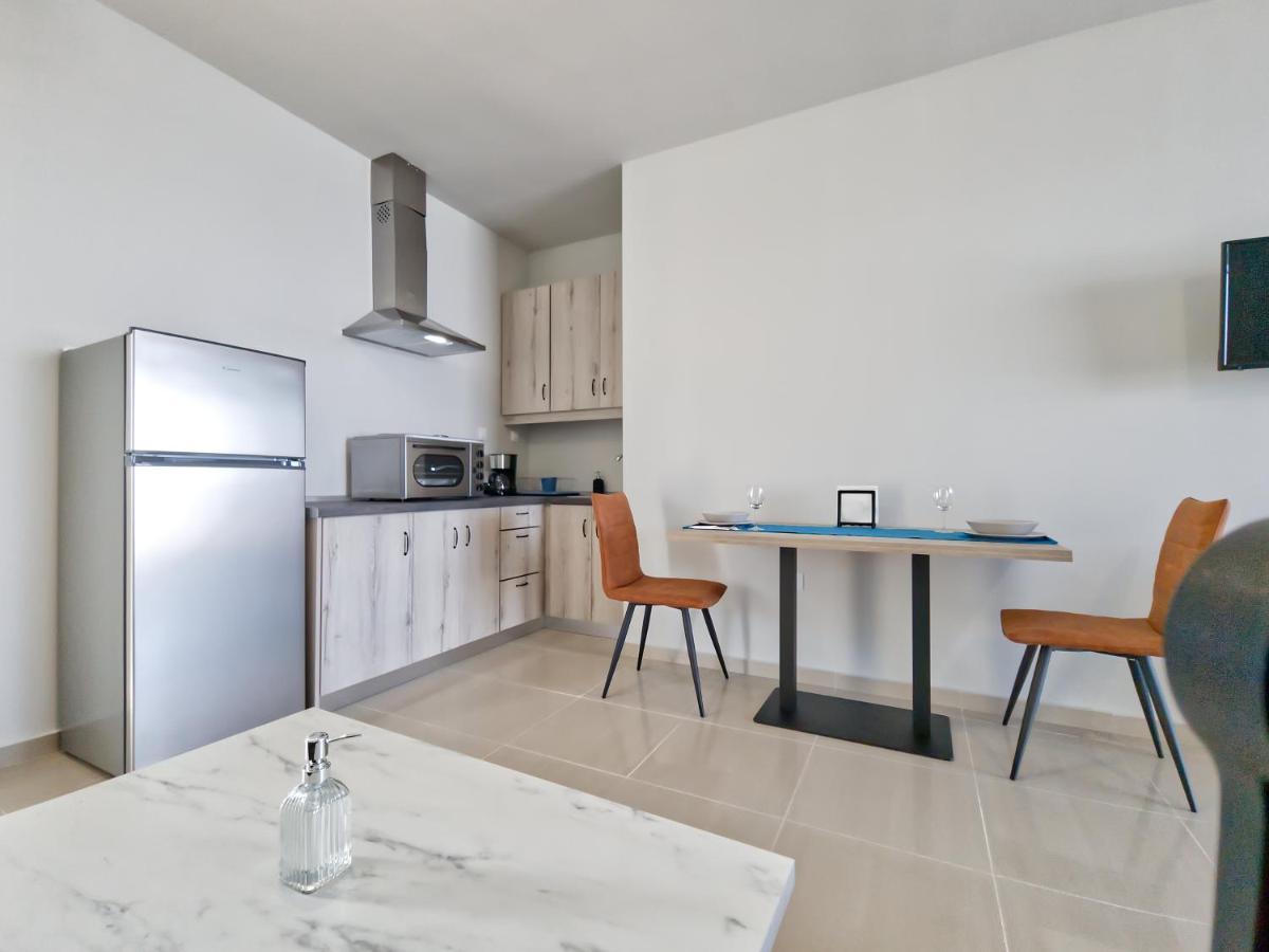 Epipleon Luxury -105- 35τμ με βεράντα 35τμ μπροστά στη θάλασσα Nafpaktos