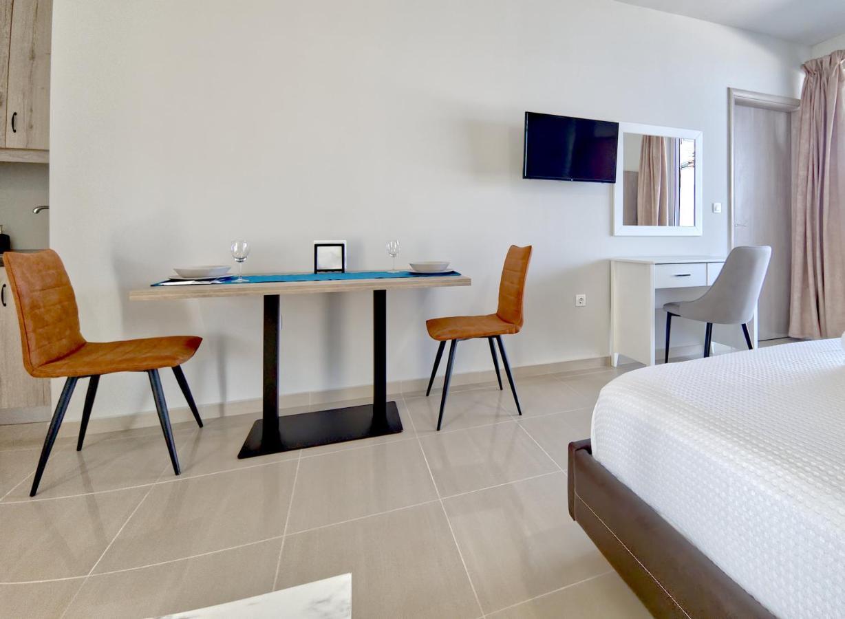 Epipleon Luxury -105- 35τμ με βεράντα 35τμ μπροστά στη θάλασσα * Nafpaktos